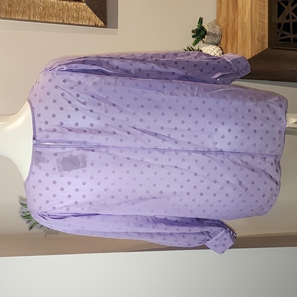 Torrid - Chiffon Clip Dot Puff Sleeve Top in Bougainvillea Lavender​​​​​​​ - Picture 7 of 13